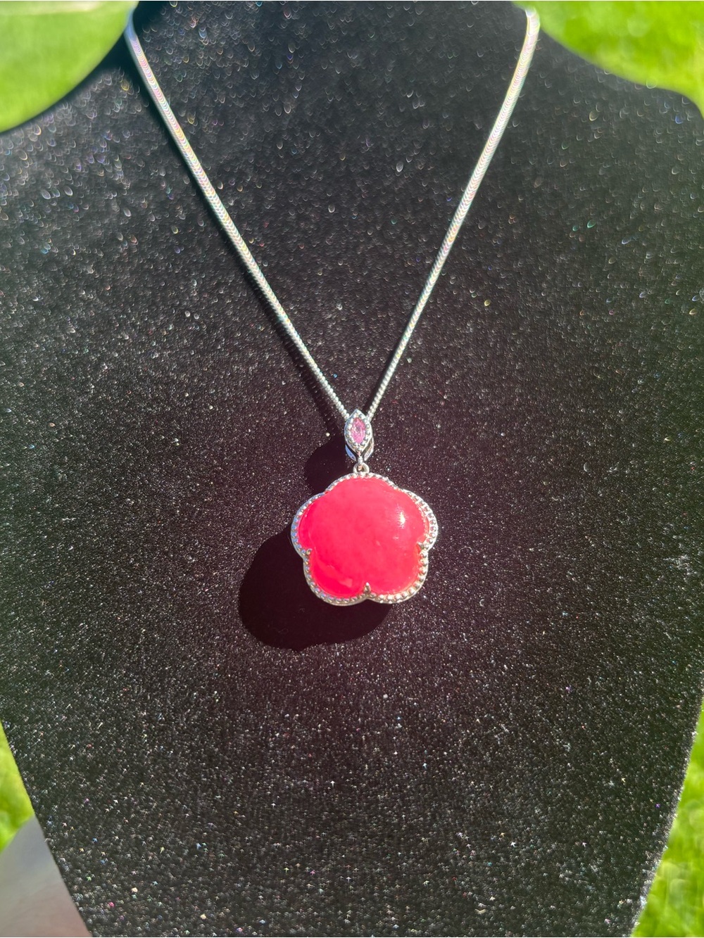 Pink jade necklace. - Picture 3 of 12